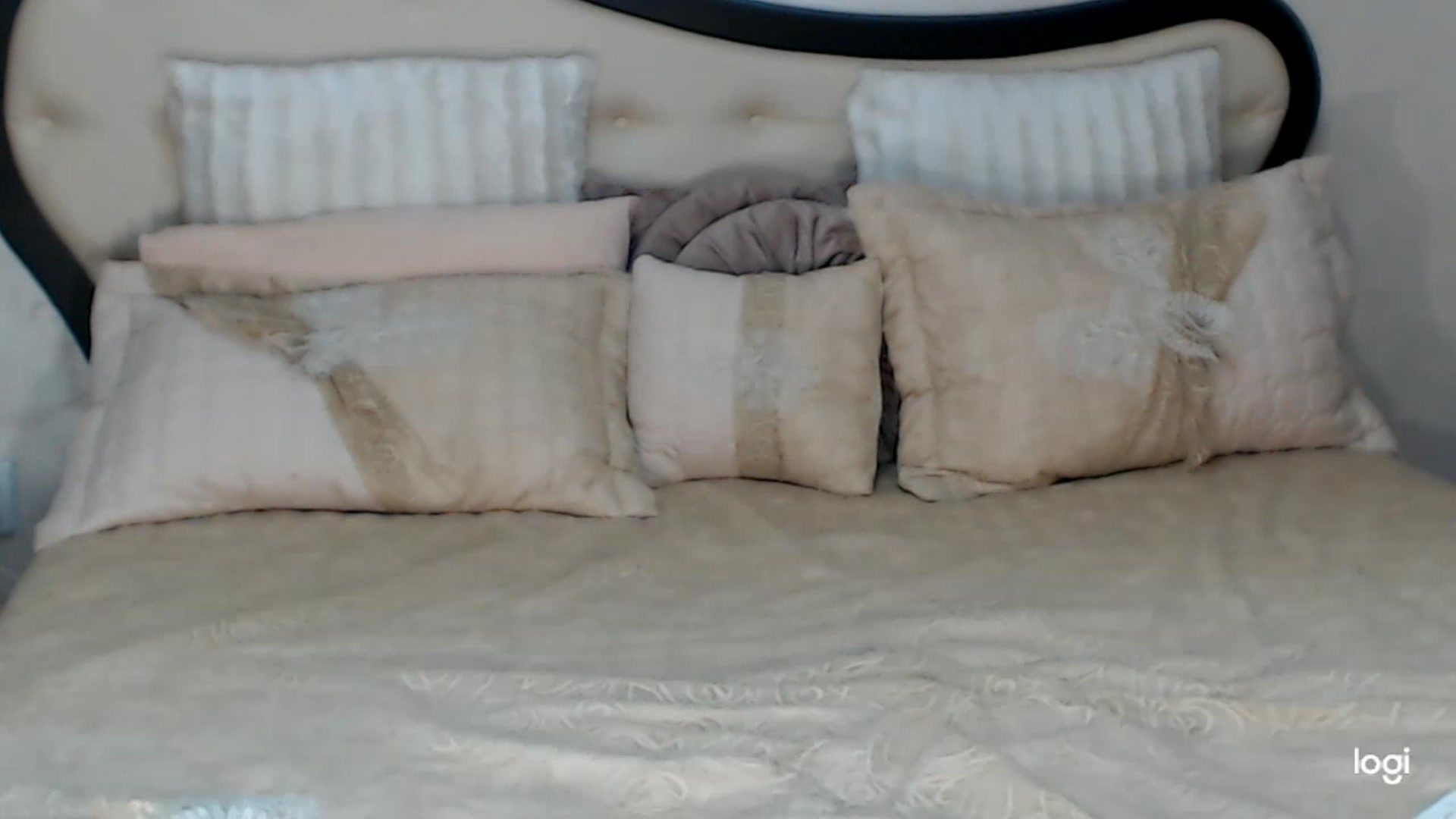 Gallery image thumbnail from SexyIceCreeam's myfreecams stream on, 01/19/2023, 06:17 image 19 of 20