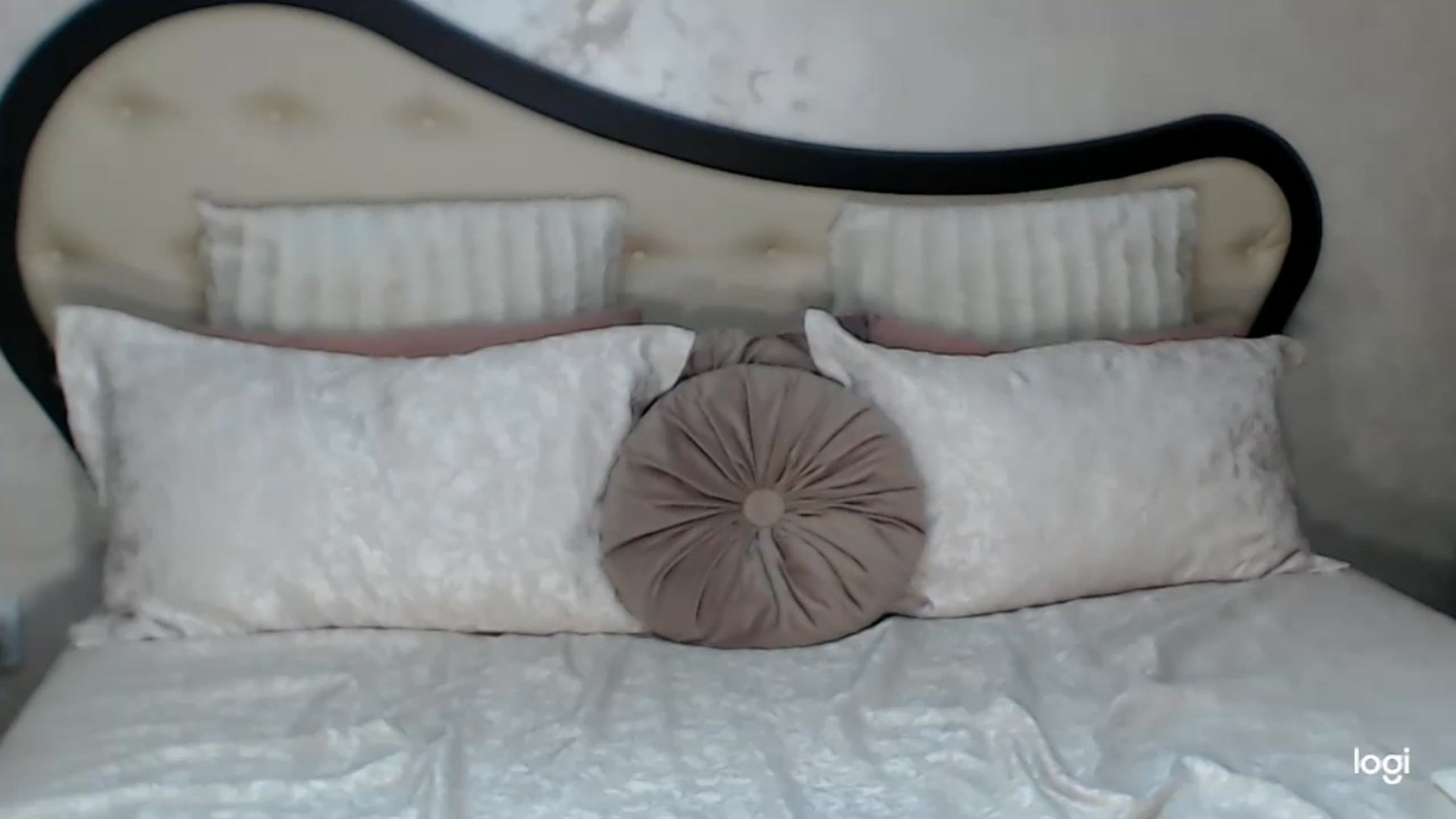 Gallery image thumbnail from SexyIceCreeam's myfreecams stream on, 02/06/2023, 04:01 image 12 of 20