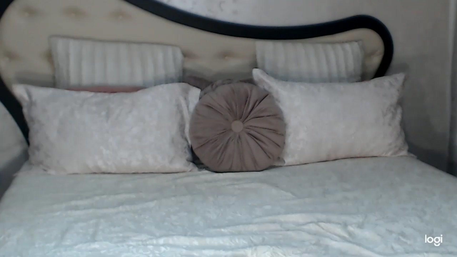 Gallery image thumbnail from SexyIceCreeam's myfreecams stream on, 02/08/2023, 03:13 image 11 of 20