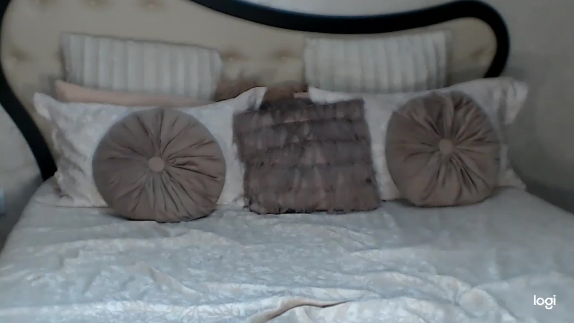 Gallery image thumbnail from SexyIceCreeam's myfreecams stream on, 02/21/2023, 05:20 image 4 of 20