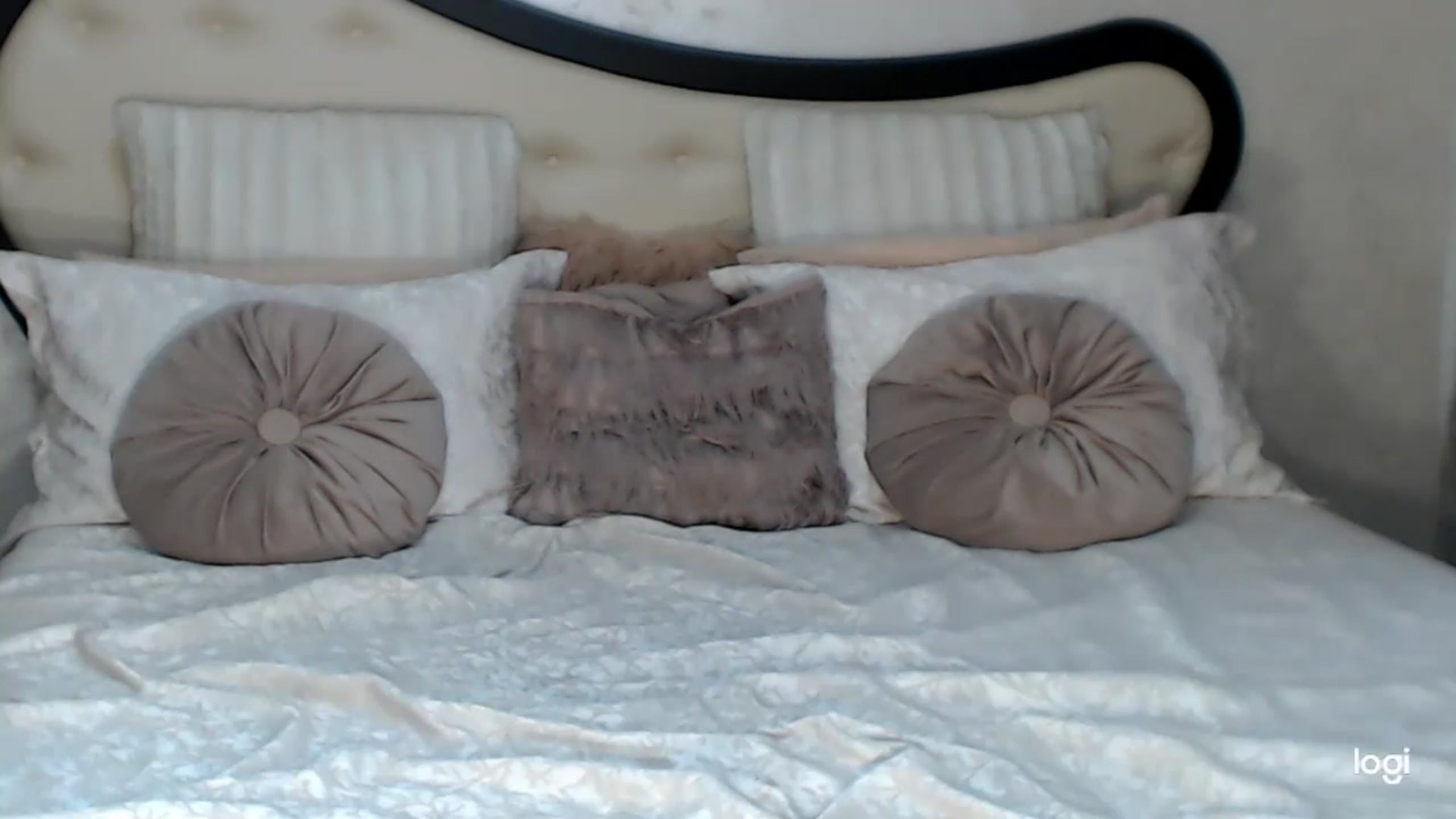 Gallery image thumbnail from SexyIceCreeam's myfreecams stream on, 02/23/2023, 06:35 image 13 of 20