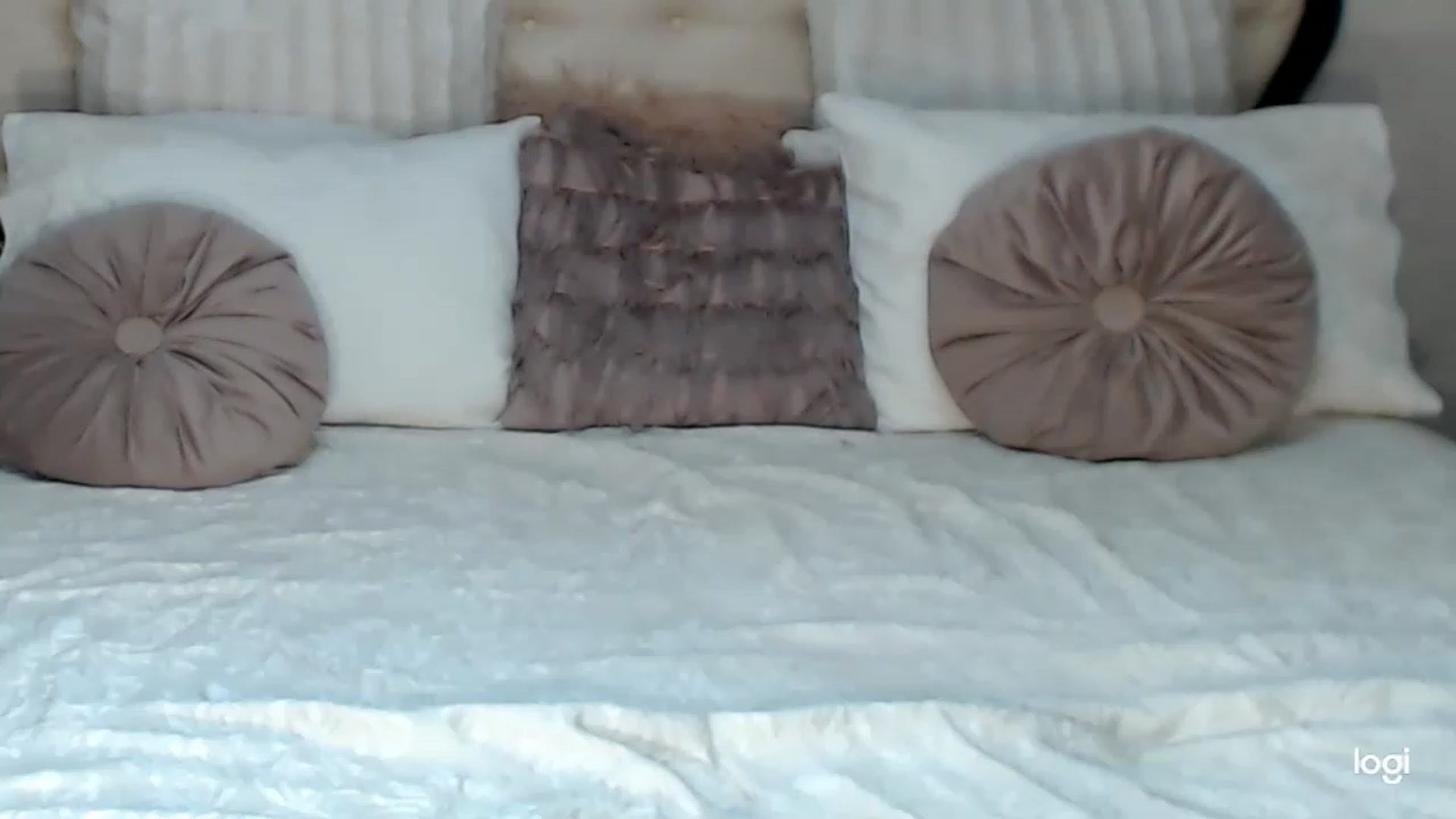 Gallery image thumbnail from SexyIceCreeam's myfreecams stream on, 02/25/2023, 06:24 image 15 of 20
