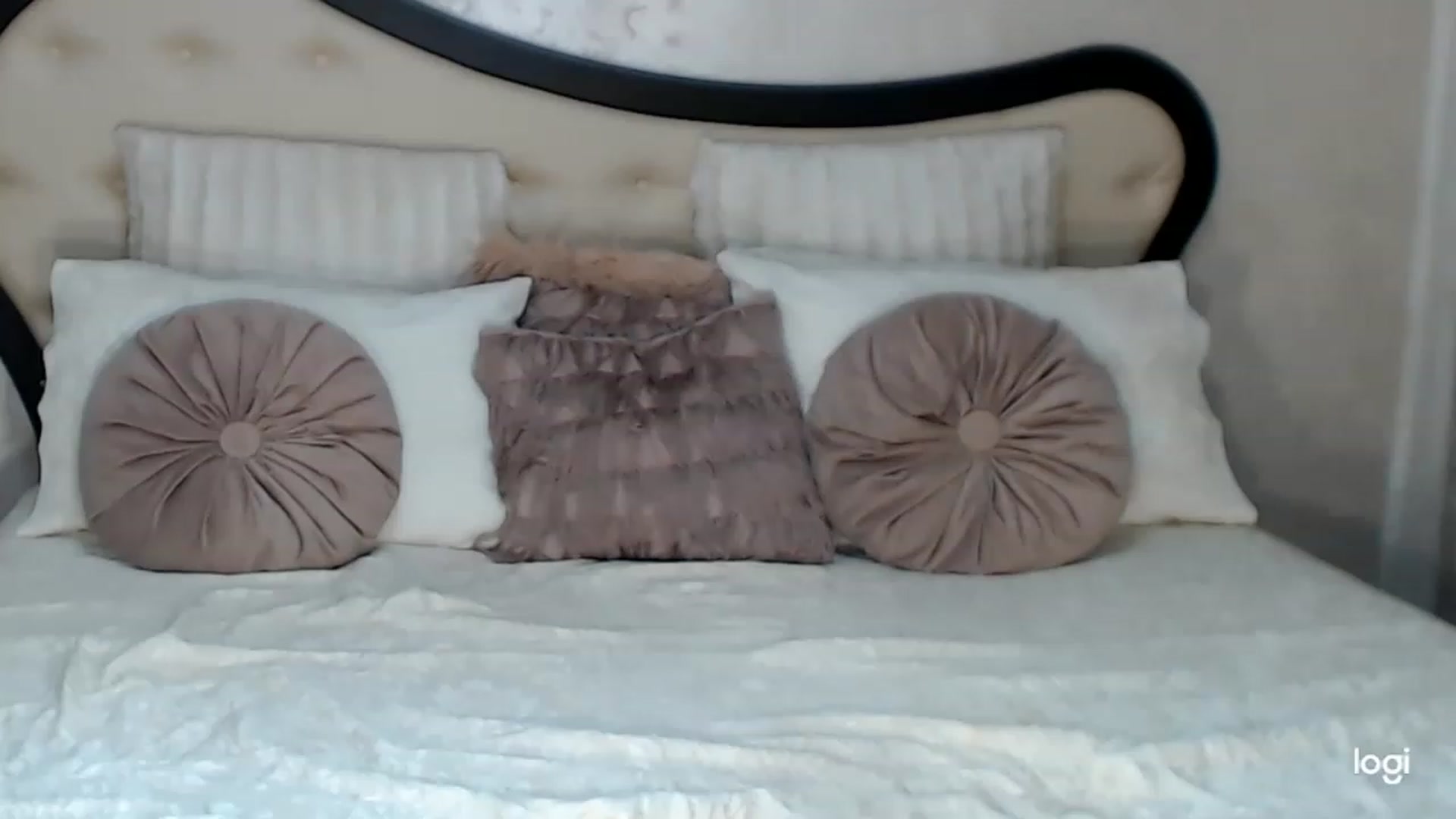 Gallery image thumbnail from SexyIceCreeam's myfreecams stream on, 02/28/2023, 07:43 image 6 of 20