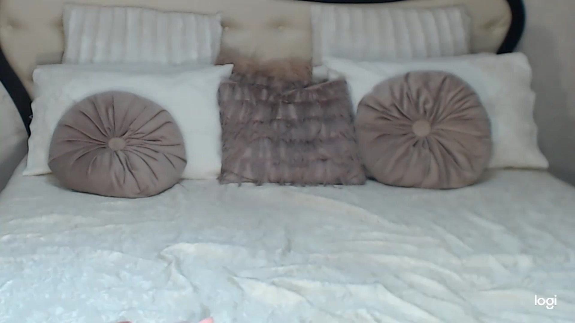 Gallery image thumbnail from SexyIceCreeam's myfreecams stream on, 03/01/2023, 05:33 image 18 of 20