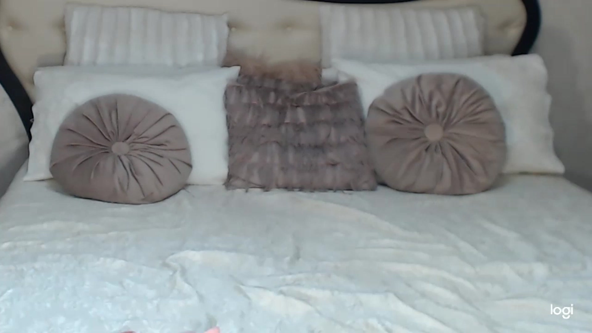 Gallery image thumbnail from SexyIceCreeam's myfreecams stream on, 03/01/2023, 05:33 image 17 of 20