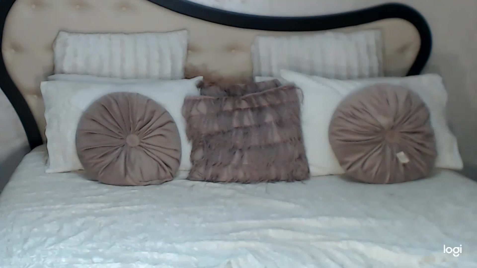 Gallery image thumbnail from SexyIceCreeam's myfreecams stream on, 03/02/2023, 04:47 image 15 of 20