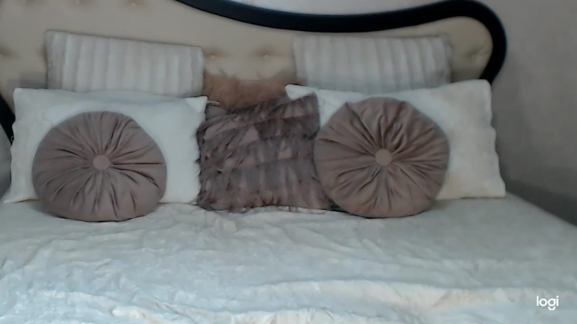 Gallery image thumbnail from SexyIceCreeam's myfreecams stream on, 03/05/2023, 04:38 image 16 of 20