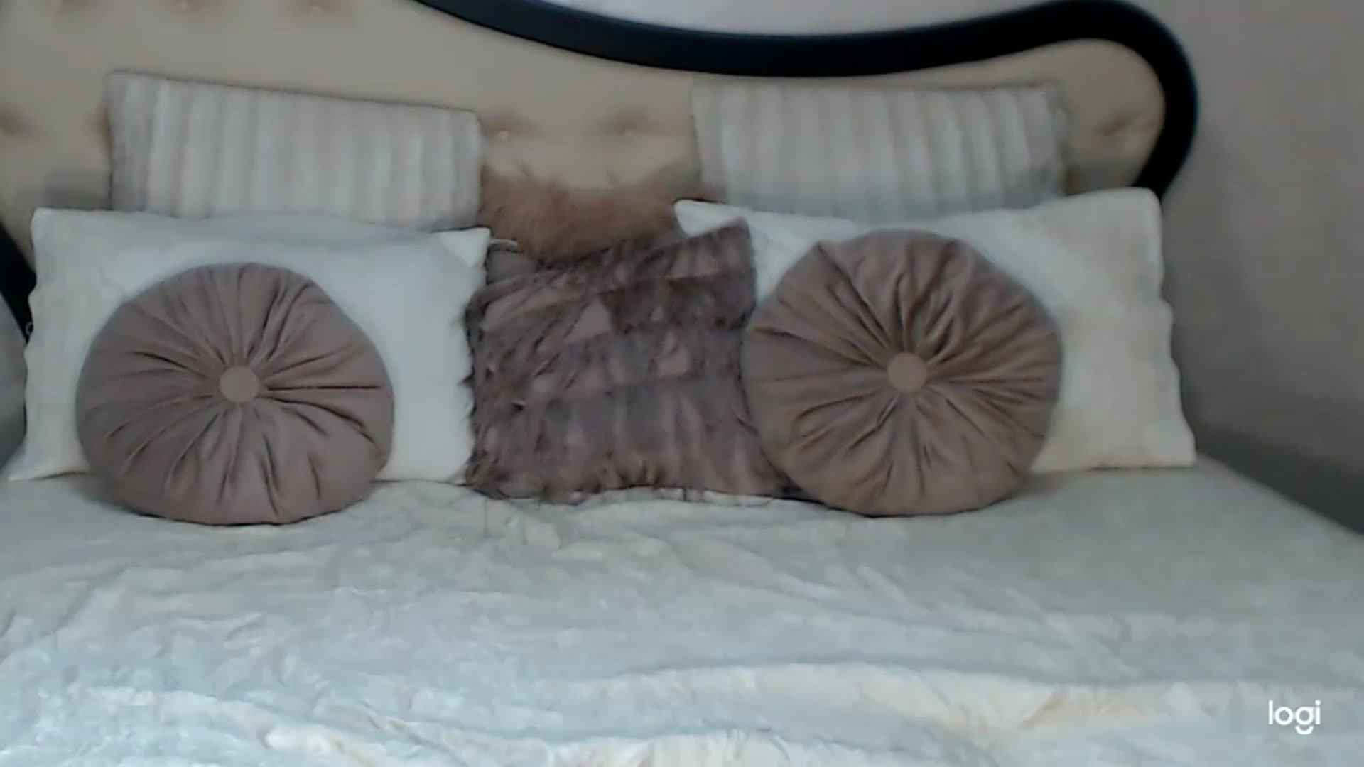 Gallery image thumbnail from SexyIceCreeam's myfreecams stream on, 03/05/2023, 04:38 image 15 of 20