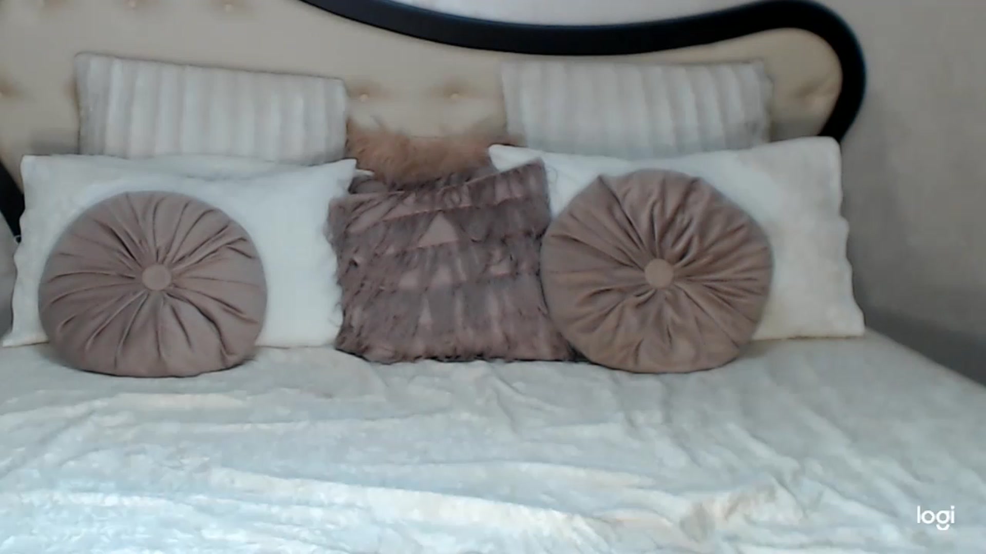 Gallery image thumbnail from SexyIceCreeam's myfreecams stream on, 03/05/2023, 05:21 image 10 of 20