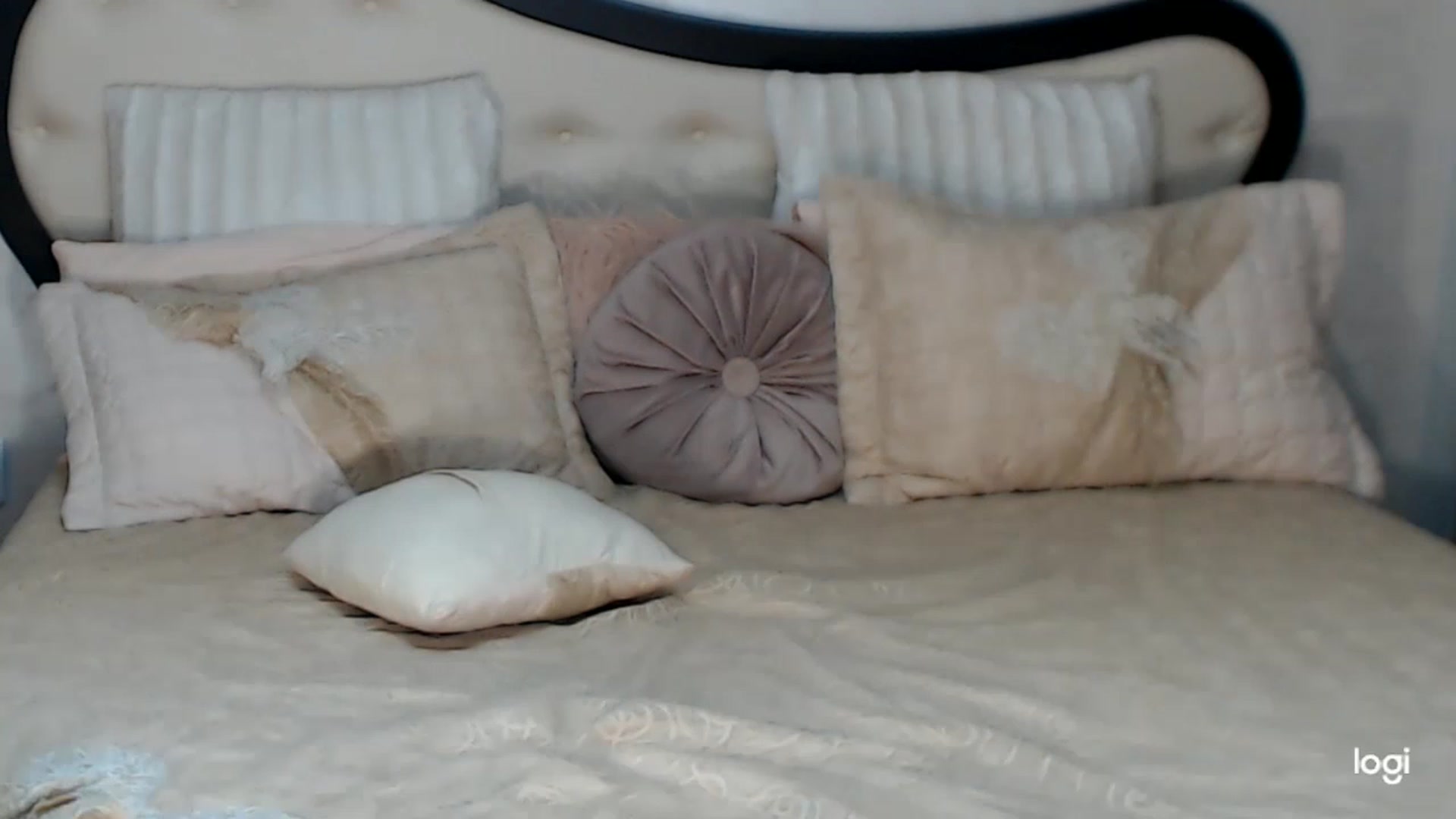 Gallery image thumbnail from SexyIceCreeam's myfreecams stream on, 04/20/2023, 03:46 image 8 of 20