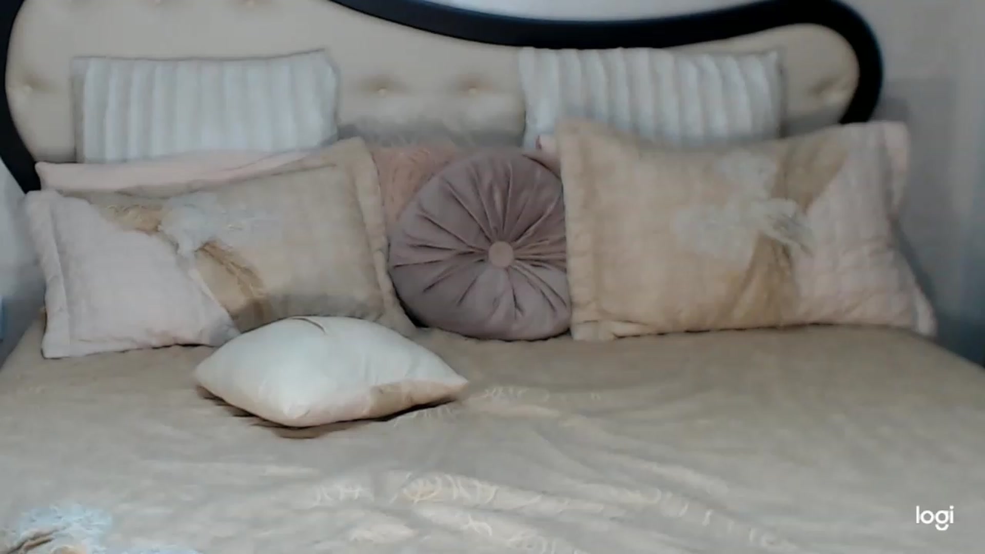 Gallery image thumbnail from SexyIceCreeam's myfreecams stream on, 04/20/2023, 03:46 image 9 of 20