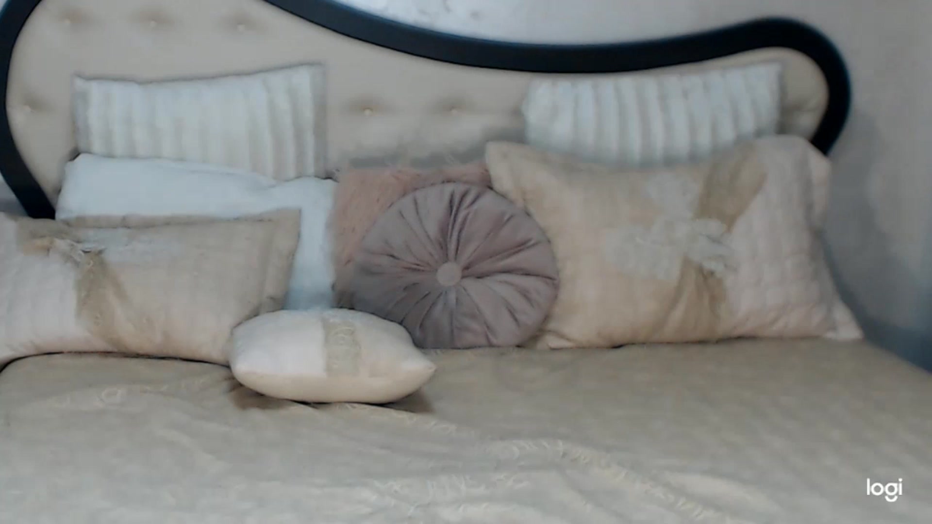 Gallery image thumbnail from SexyIceCreeam's myfreecams stream on, 04/21/2023, 03:56 image 15 of 20