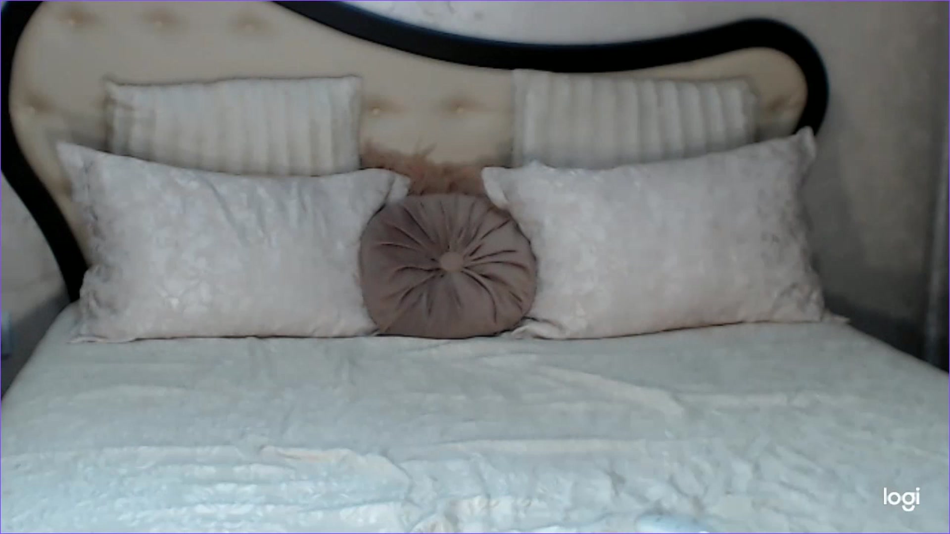 Gallery image thumbnail from SexyIceCreeam's myfreecams stream on, 05/15/2023, 03:05 image 12 of 20