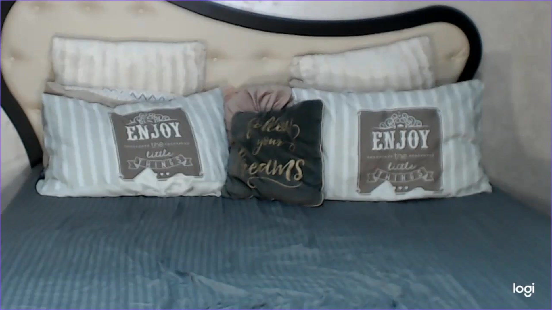 Gallery image thumbnail from SexyIceCreeam's myfreecams stream on, 12/31/2023, 05:05 image 18 of 20