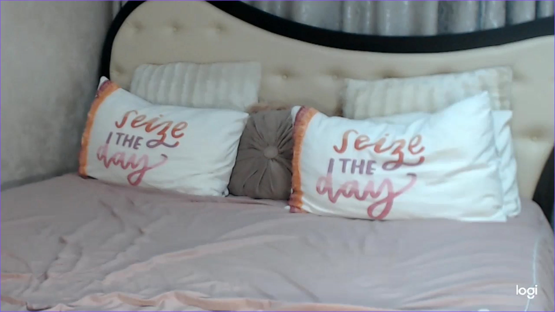 Gallery image thumbnail from SexyIceCreeam's myfreecams stream on, 06/16/2024, 03:31 image 8 of 20