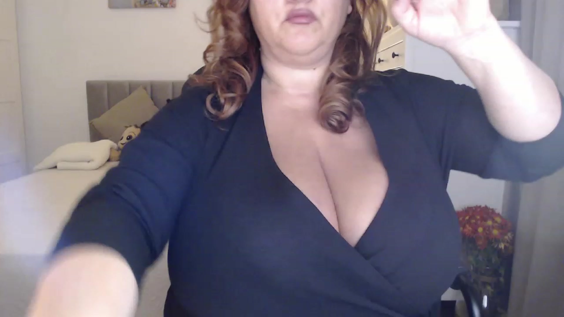 Gallery image thumbnail from SexyJulie's myfreecams stream on, 11/22/2022, 19:19 image 20 of 20