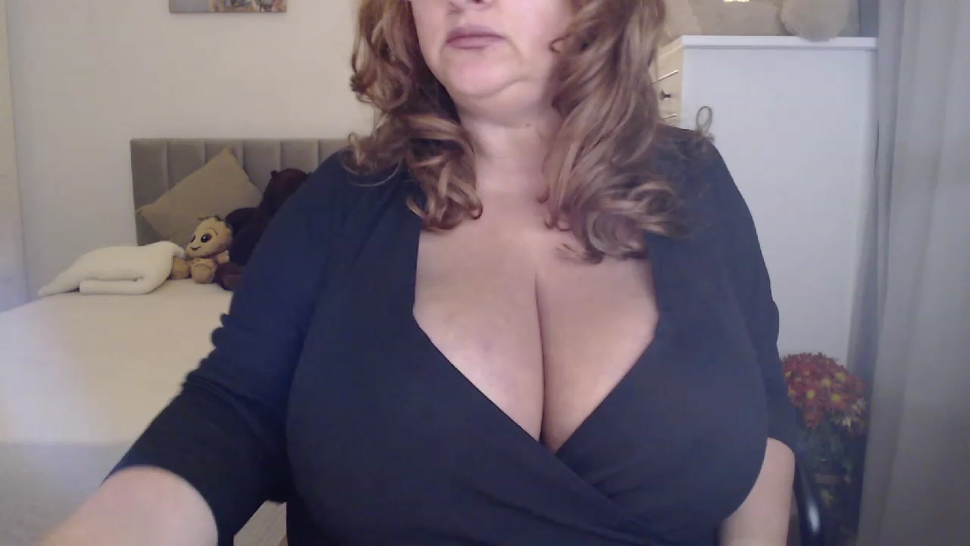 Gallery image thumbnail from SexyJulie's myfreecams stream on, 11/22/2022, 19:19 image 3 of 20
