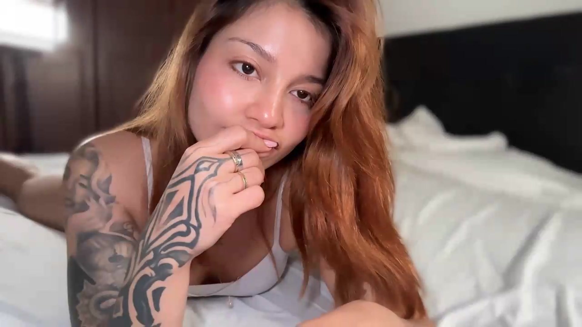 Gallery image thumbnail from SexyLia's myfreecams stream on, 08/06/2026, 02:37 image 17 of 20