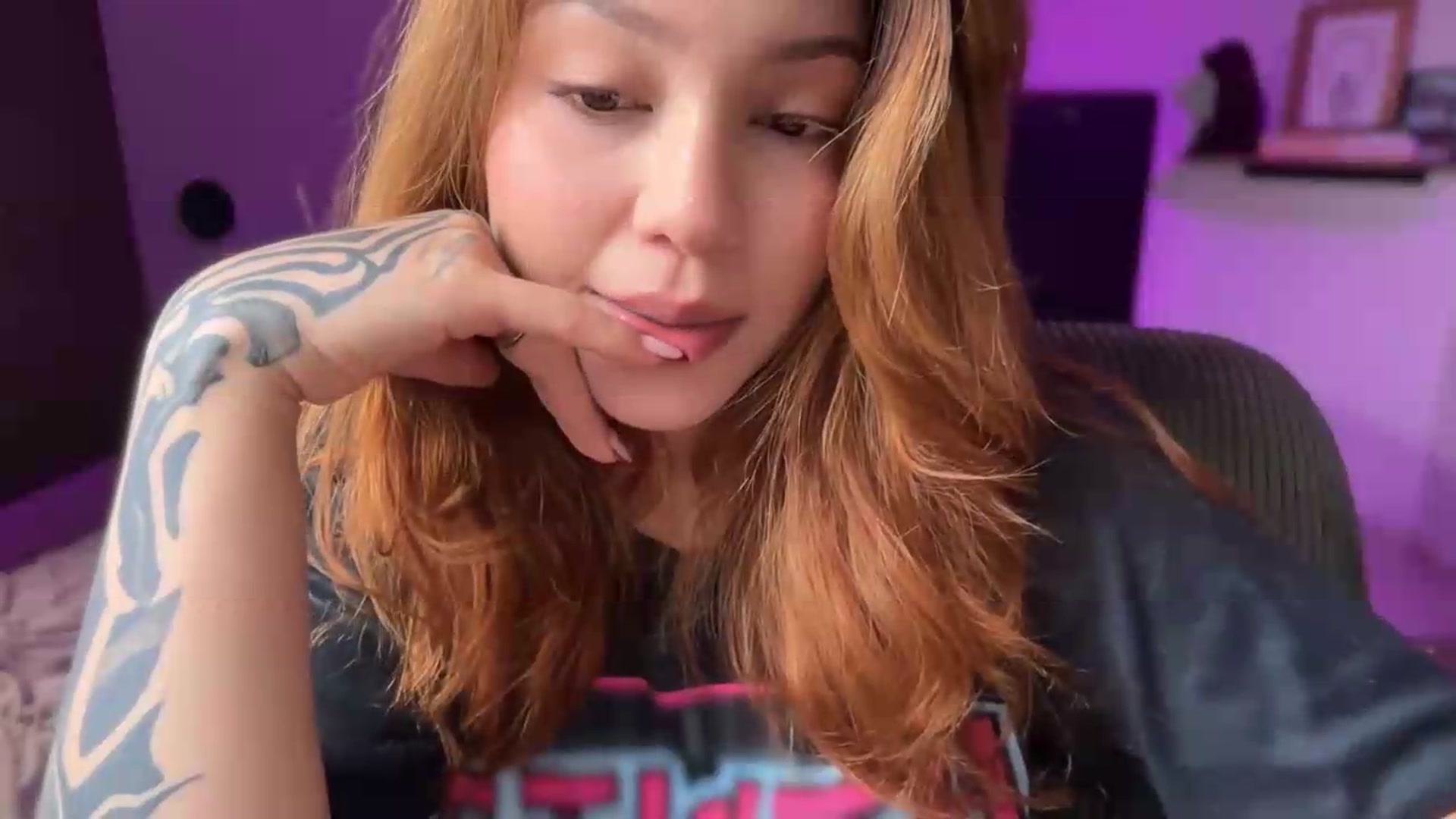 Gallery image thumbnail from SexyLia's myfreecams stream on, 08/17/2026, 23:22 image 6 of 20