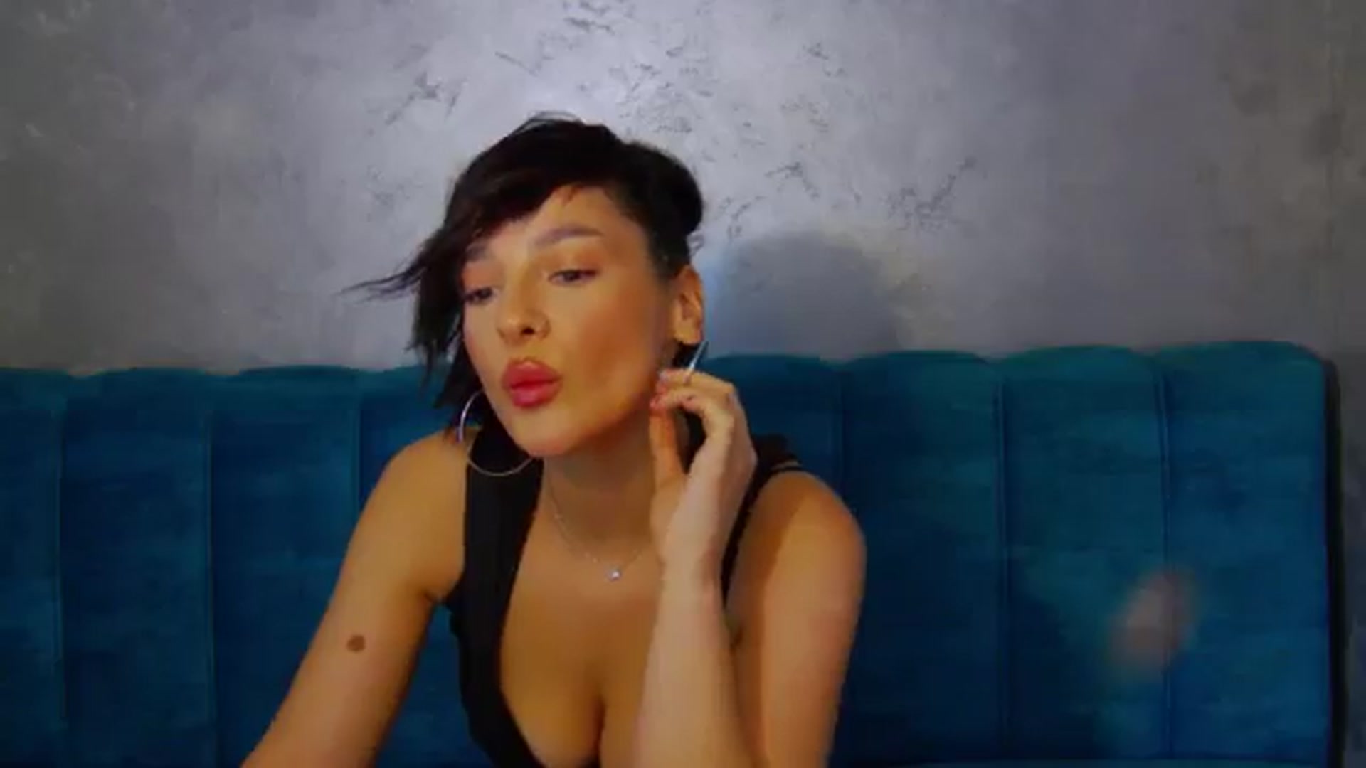 Gallery image thumbnail from SexyLittleMe's myfreecams stream on, 10/22/2024, 12:48 image 8 of 20