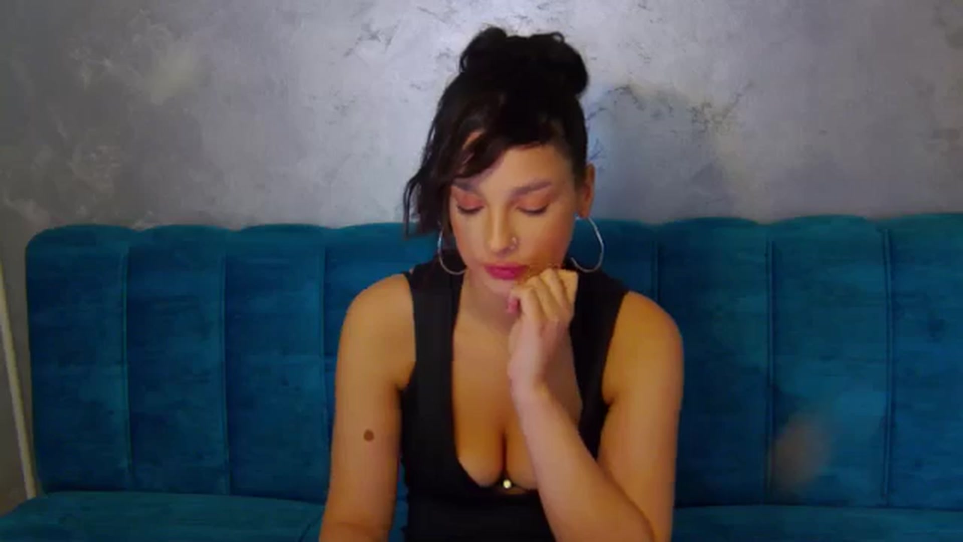 Gallery image thumbnail from SexyLittleMe's myfreecams stream on, 10/22/2024, 14:59 image 5 of 20