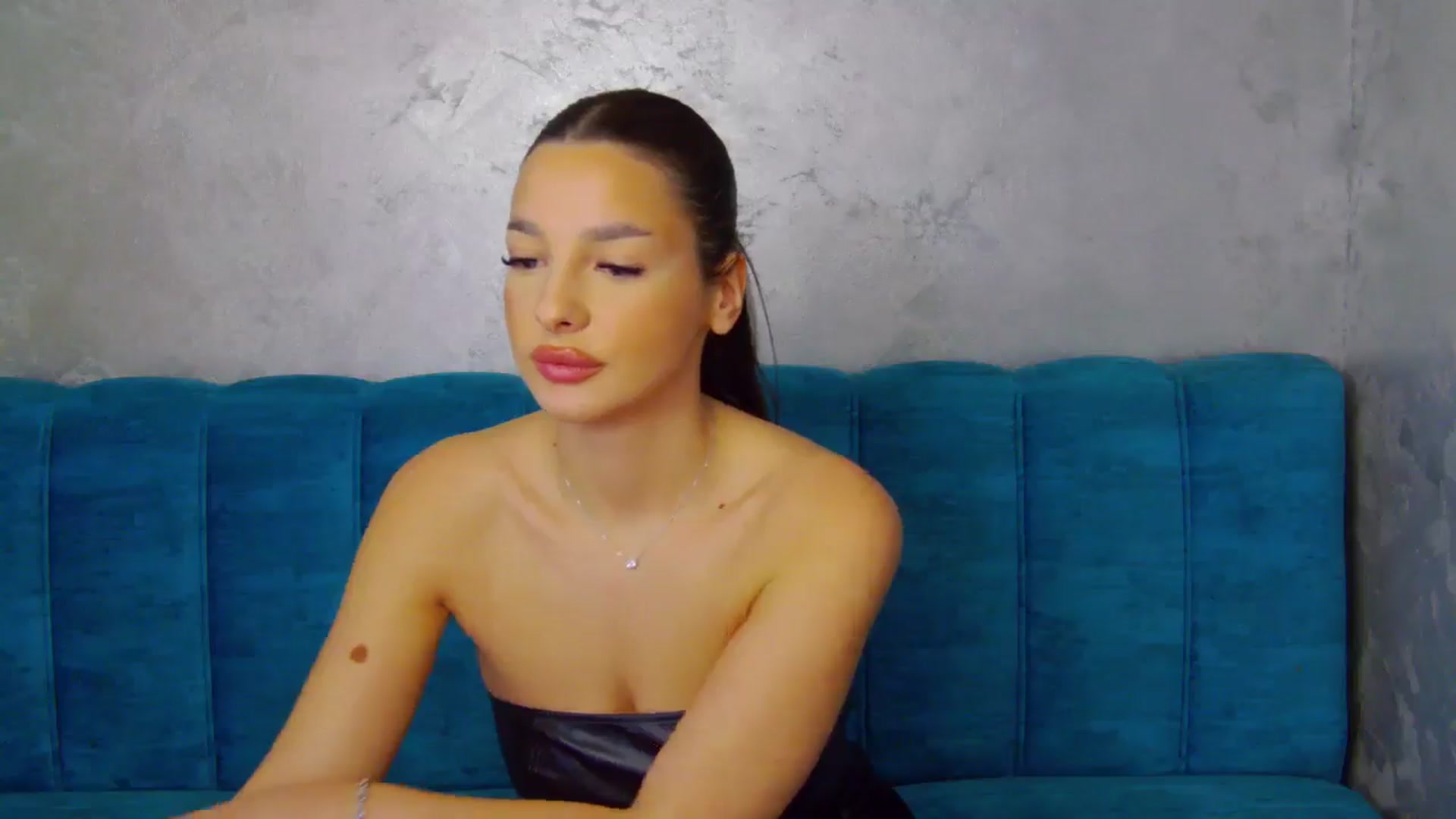 Gallery image thumbnail from SexyLittleMe's myfreecams stream on, 10/25/2024, 14:44 image 4 of 20