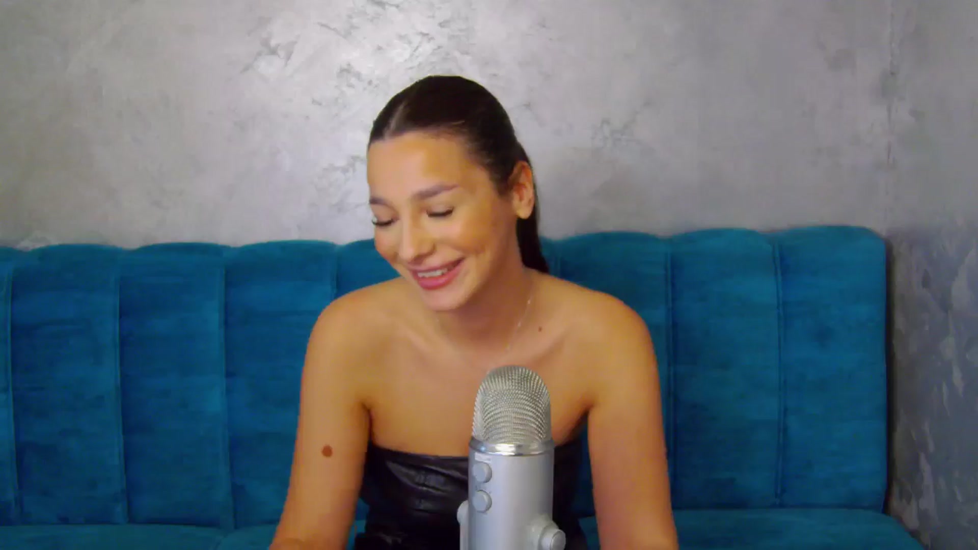 Gallery image thumbnail from SexyLittleMe's myfreecams stream on, 10/25/2024, 15:16 image 10 of 20