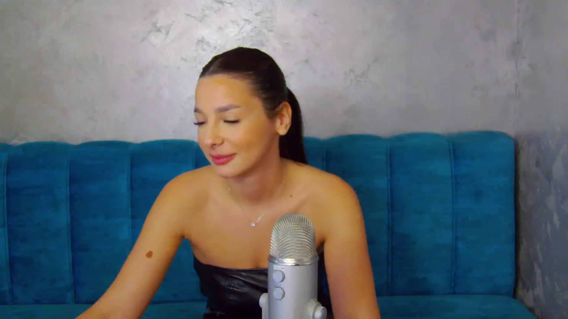 Gallery image thumbnail from SexyLittleMe's myfreecams stream on, 10/25/2024, 15:16 image 13 of 20