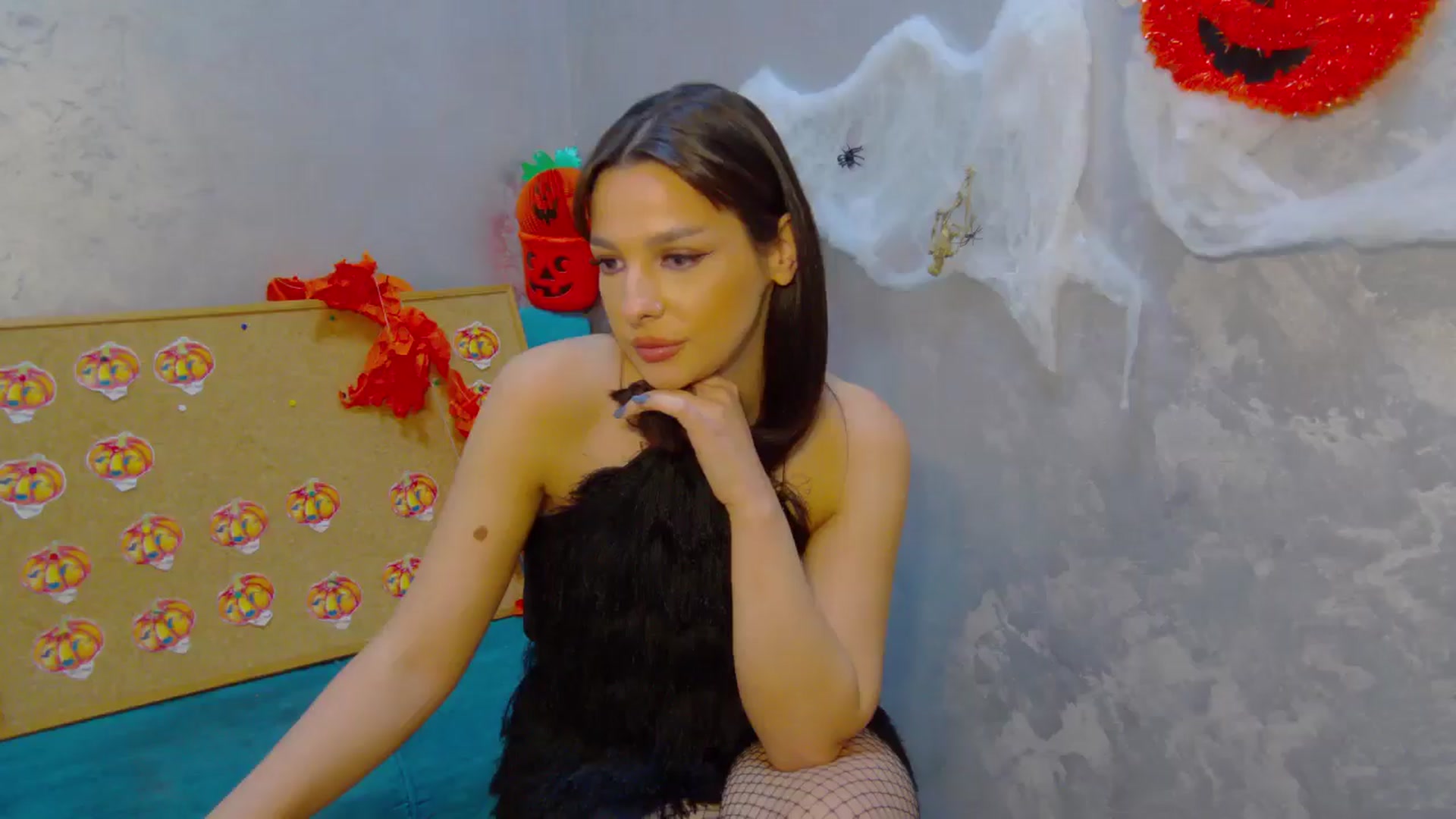 Gallery image thumbnail from SexyLittleMe's myfreecams stream on, 10/30/2024, 18:11 image 10 of 20