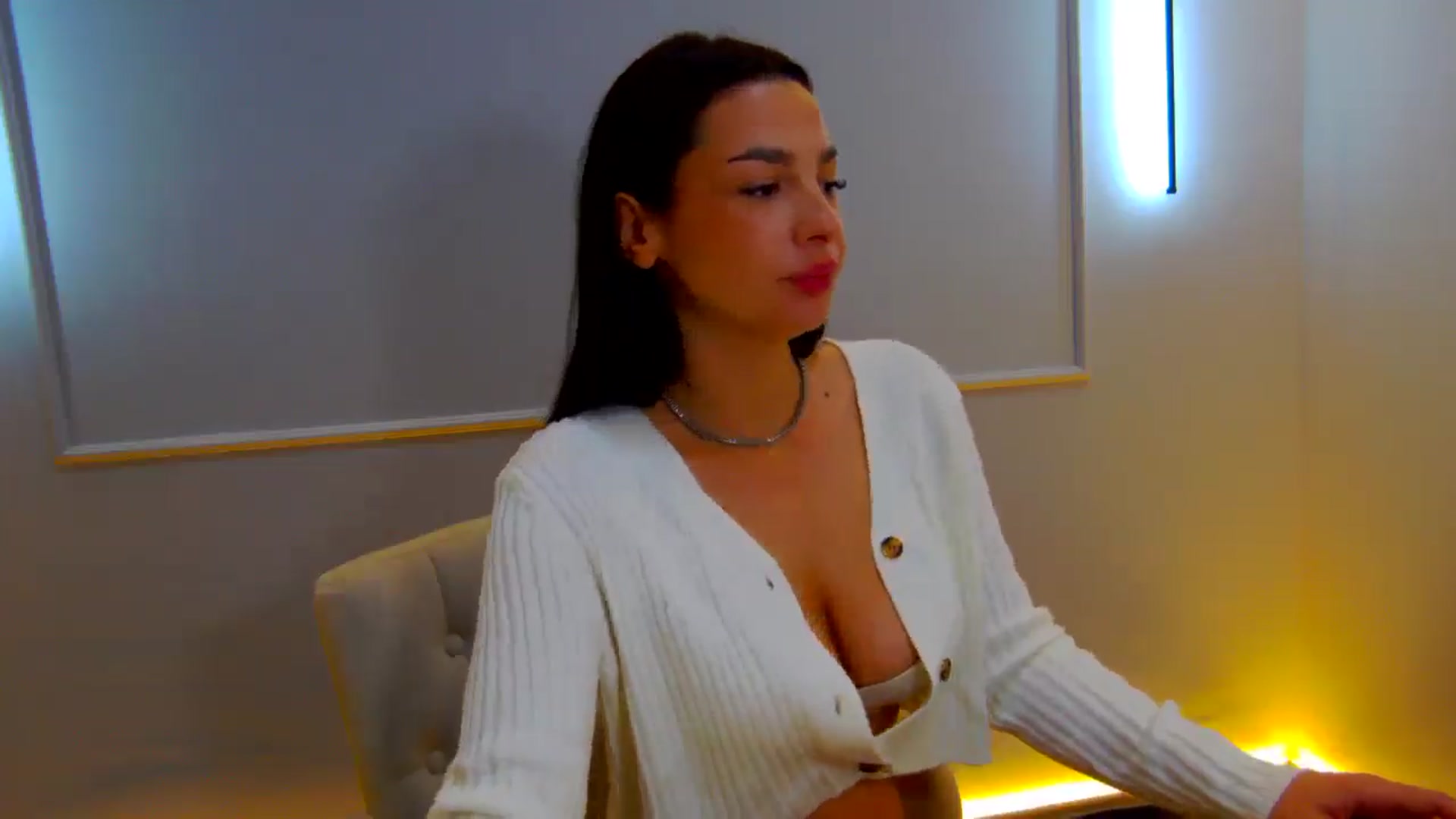 Gallery image thumbnail from SexyLittleMe's myfreecams stream on, 11/10/2024, 18:42 image 19 of 20