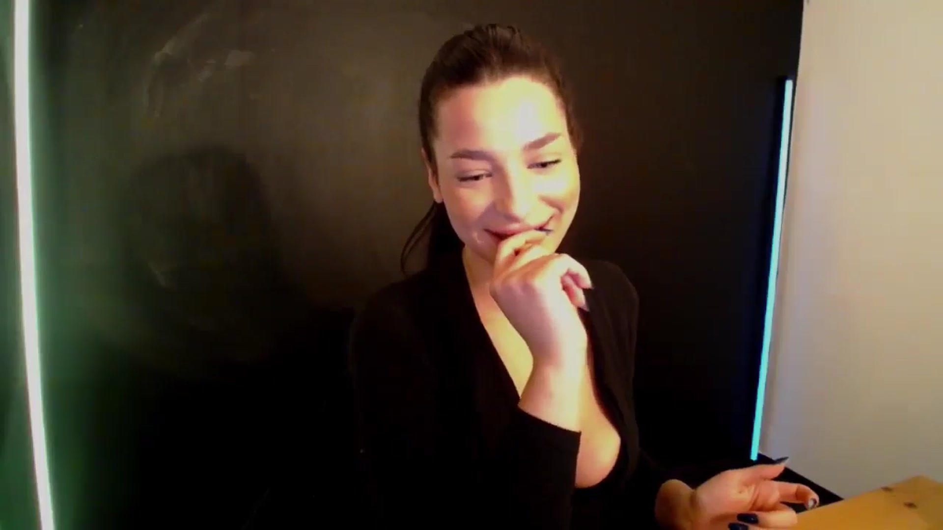Gallery image thumbnail from SexyLittleMe's myfreecams stream on, 11/28/2024, 17:07 image 16 of 20