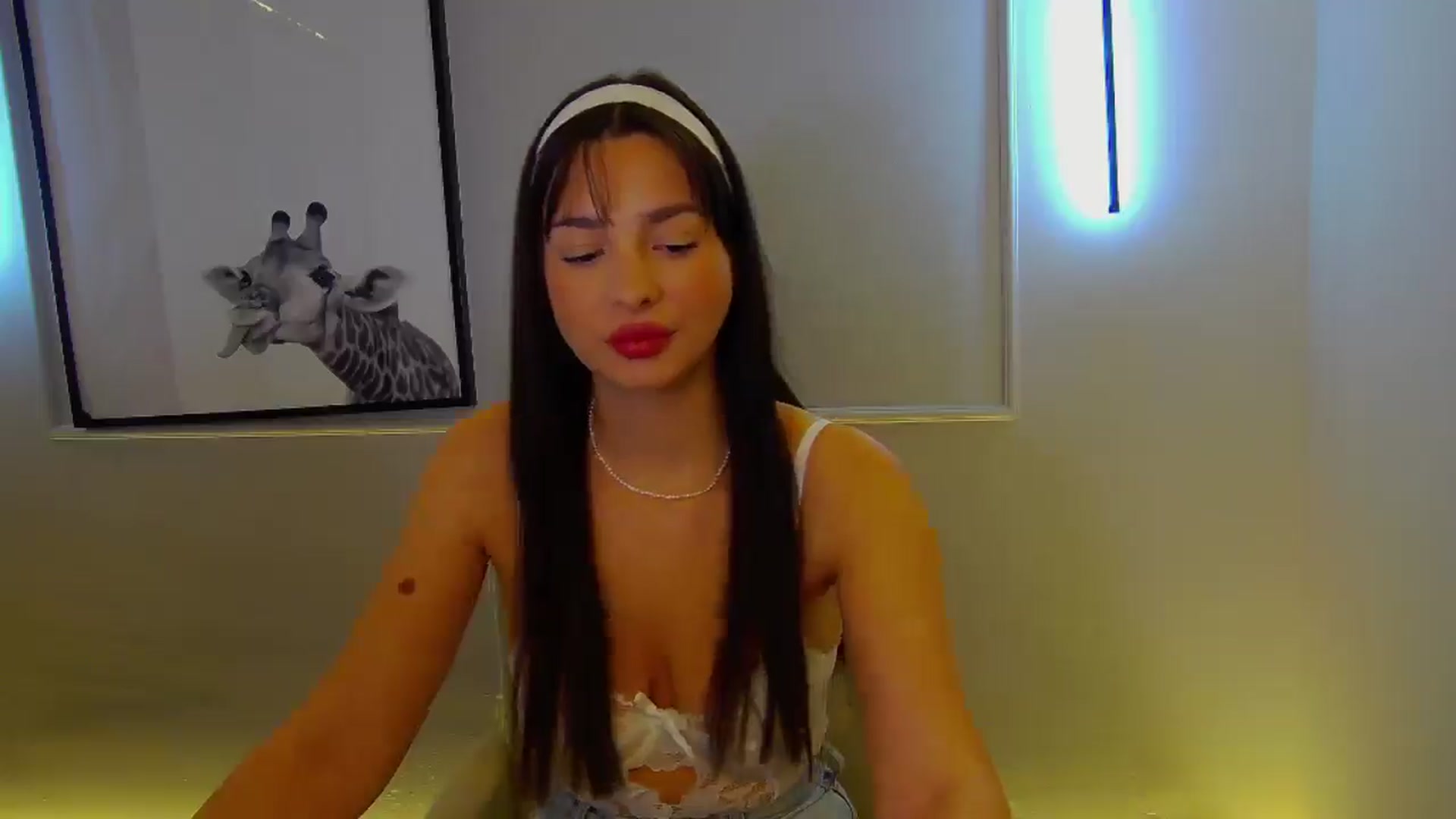 Gallery image thumbnail from SexyLittleMe's myfreecams stream on, 12/04/2024, 16:18 image 3 of 20