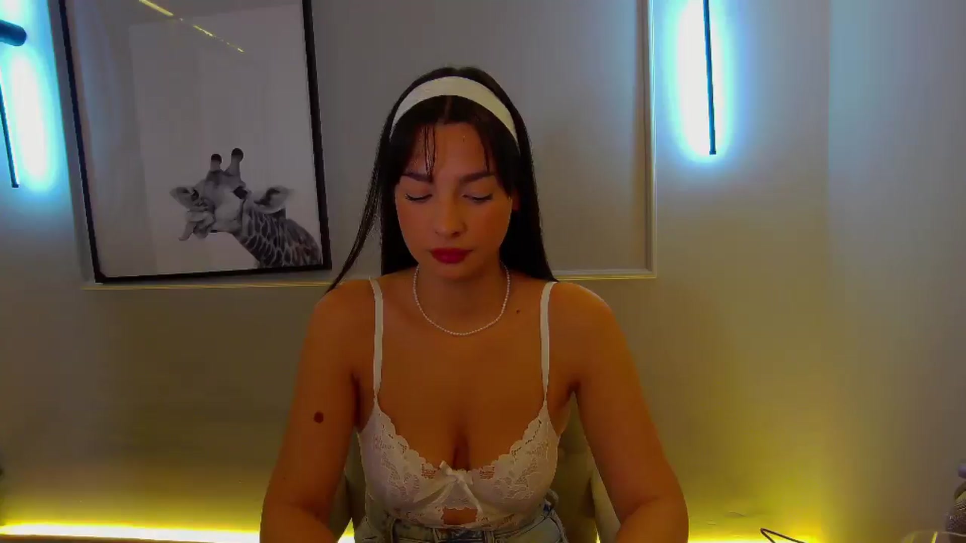 Gallery image thumbnail from SexyLittleMe's myfreecams stream on, 12/04/2024, 16:18 image 12 of 20