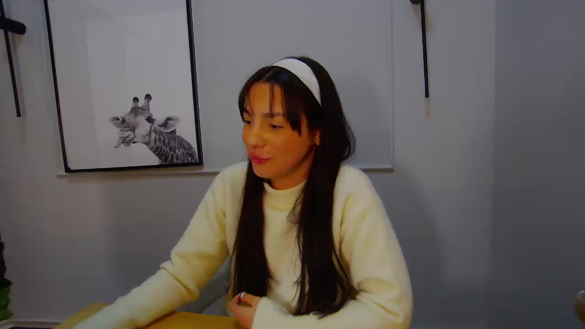 Gallery image thumbnail from SexyLittleMe's myfreecams stream on, 12/04/2024, 20:22 image 19 of 20