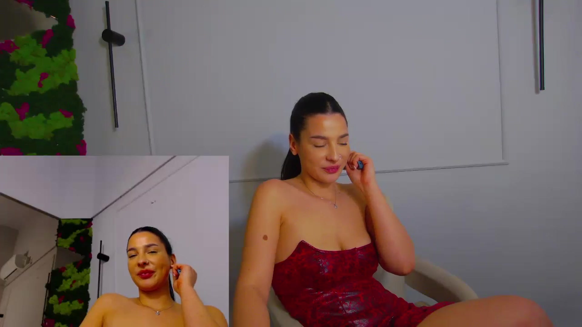 Gallery image thumbnail from SexyLittleMe's myfreecams stream on, 12/16/2024, 18:33 image 3 of 20