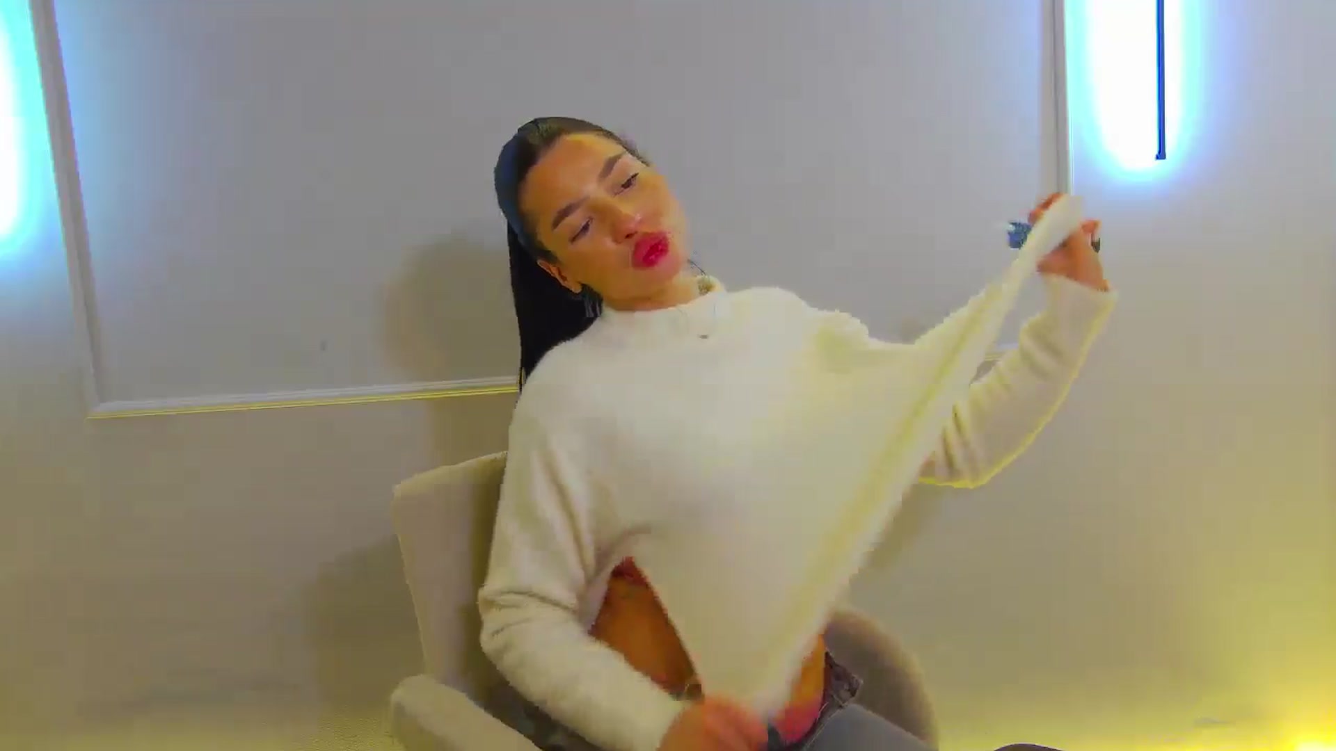 Gallery image thumbnail from SexyLittleMe's myfreecams stream on, 12/16/2024, 20:12 image 5 of 20