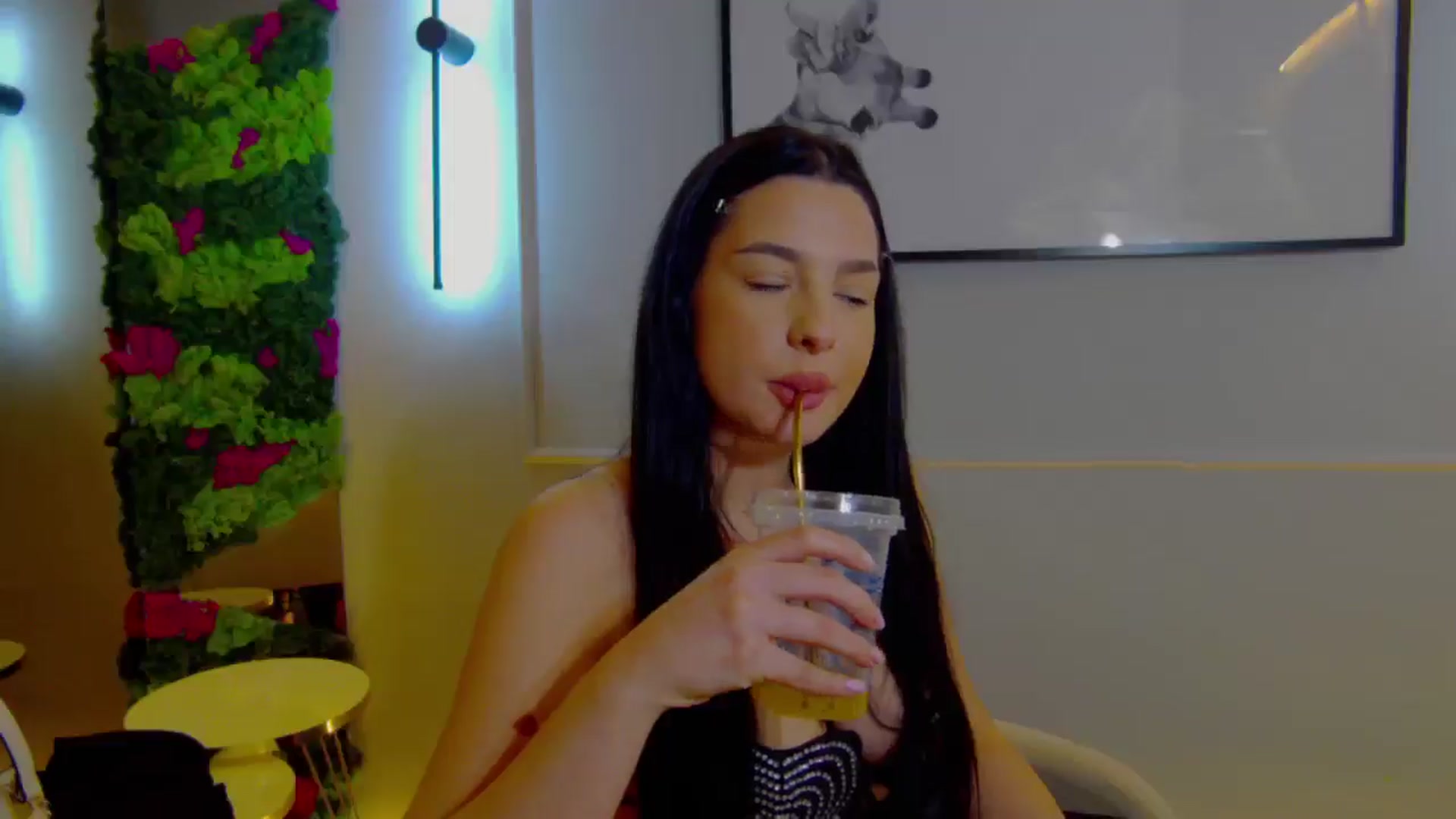 Gallery image thumbnail from SexyLittleMe's myfreecams stream on, 01/07/2025, 15:43 image 16 of 20