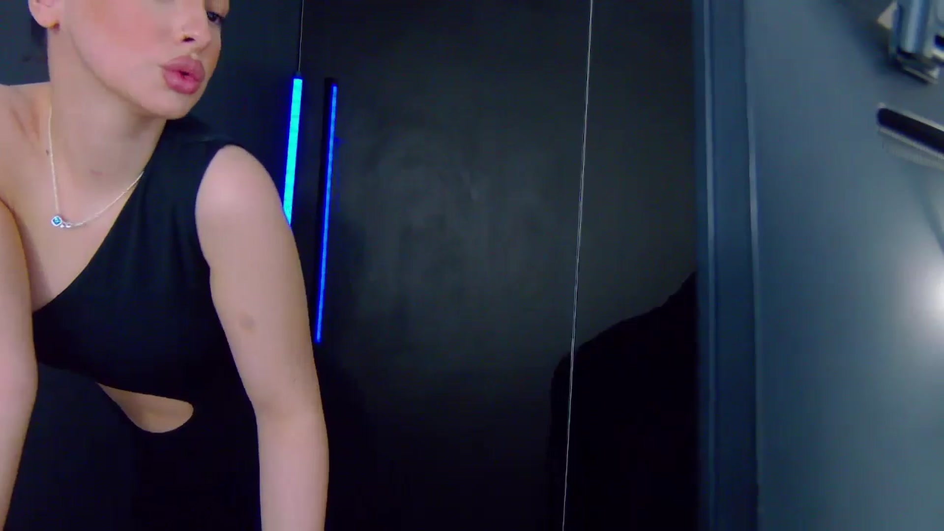 Gallery image thumbnail from SexyLittleMe's myfreecams stream on, 03/14/2025, 15:04 image 17 of 20