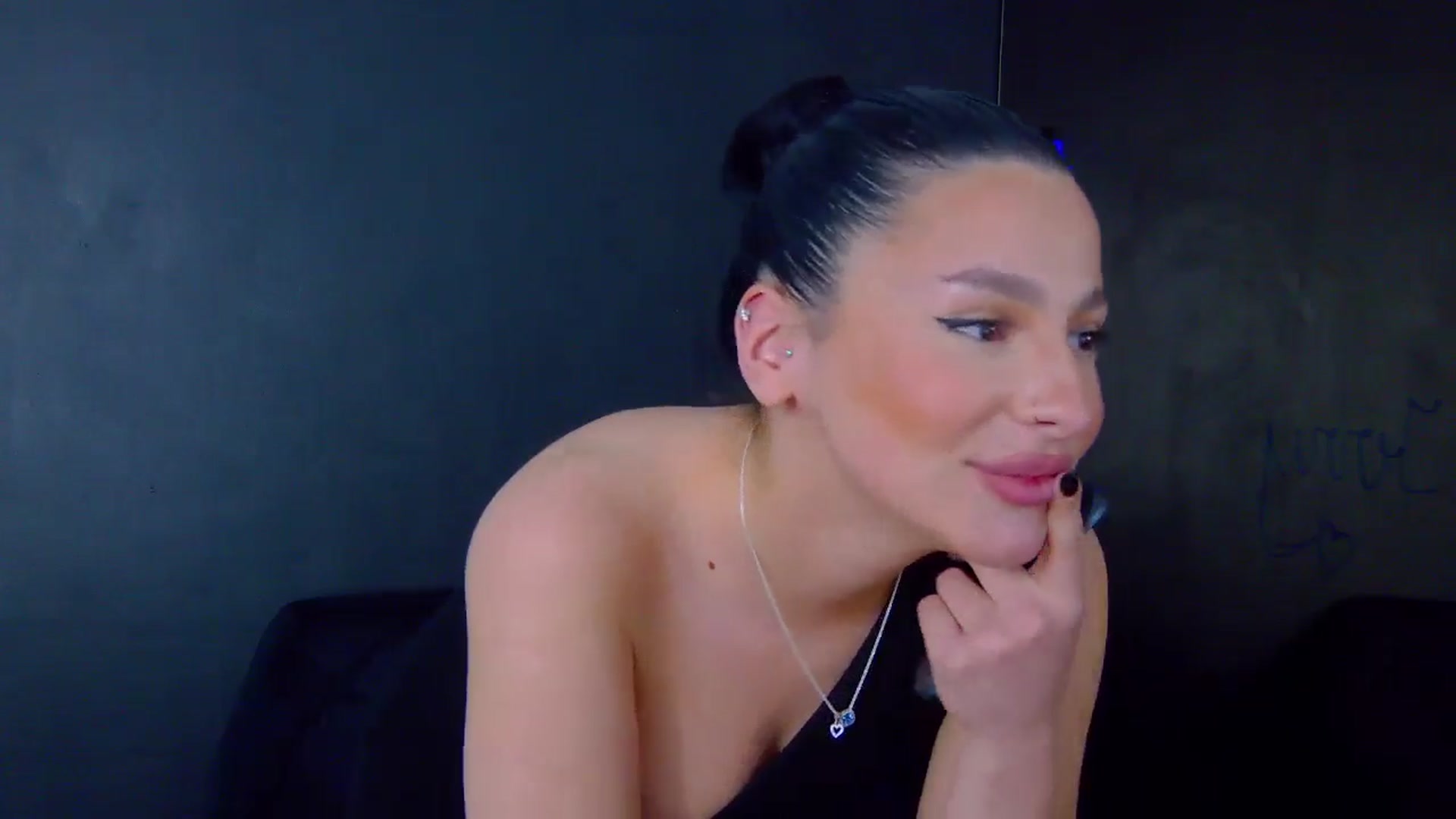 Gallery image thumbnail from SexyLittleMe's myfreecams stream on, 03/14/2025, 19:12 image 14 of 20