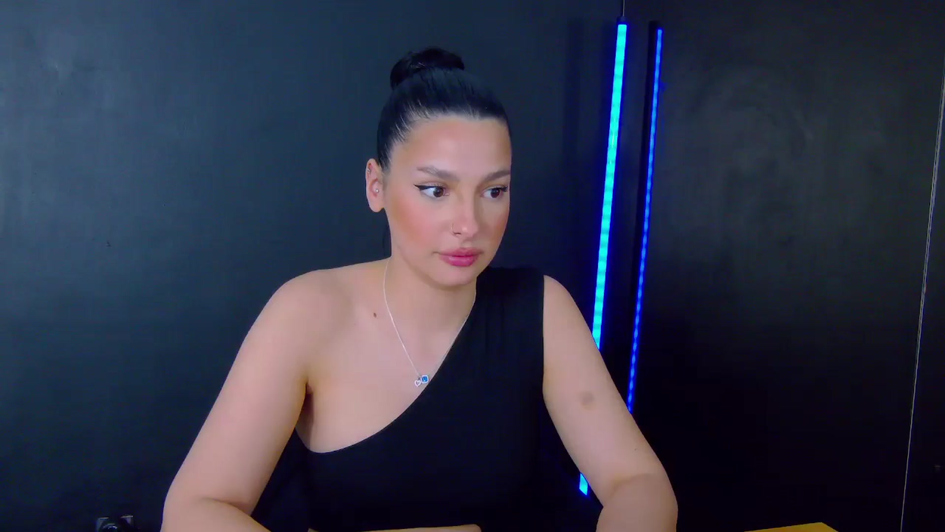 Gallery image thumbnail from SexyLittleMe's myfreecams stream on, 03/14/2025, 19:12 image 1 of 20