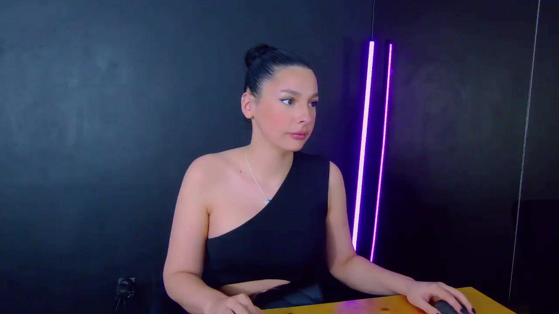 Gallery image thumbnail from SexyLittleMe's myfreecams stream on, 03/14/2025, 20:13 image 20 of 20