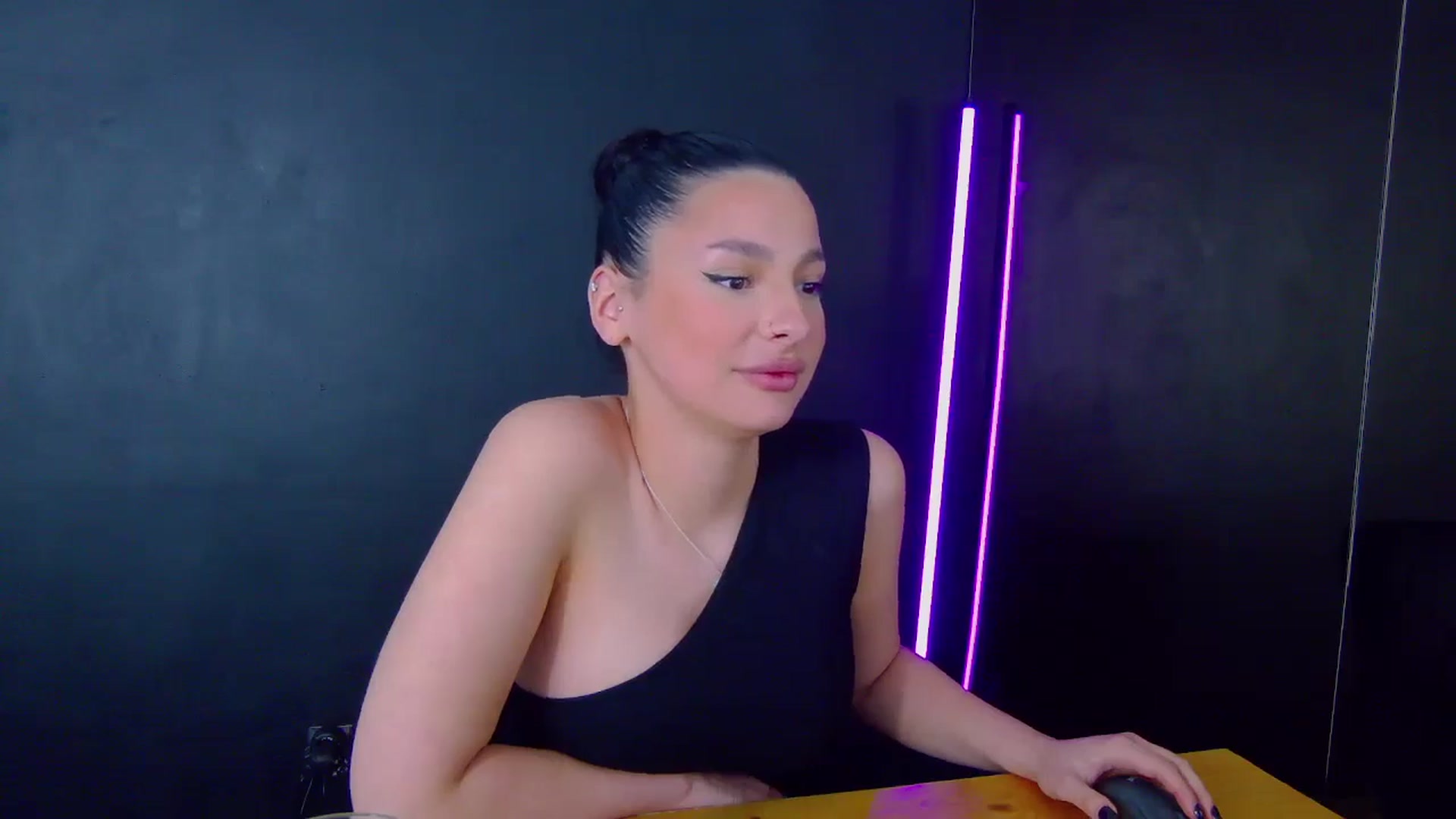 Gallery image thumbnail from SexyLittleMe's myfreecams stream on, 03/14/2025, 20:13 image 19 of 20