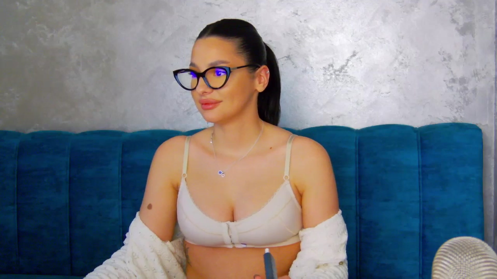 Gallery image thumbnail from SexyLittleMe's myfreecams stream on, 03/21/2025, 17:31 image 11 of 20