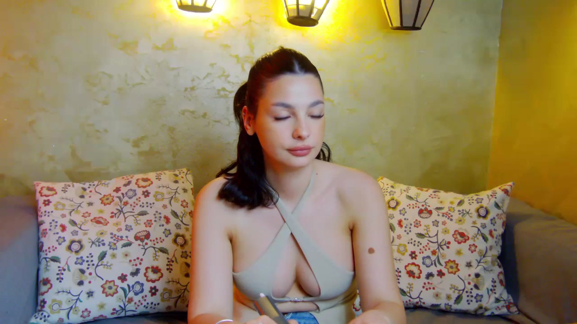 Gallery image thumbnail from SexyLittleMe's myfreecams stream on, 03/26/2025, 15:33 image 17 of 20