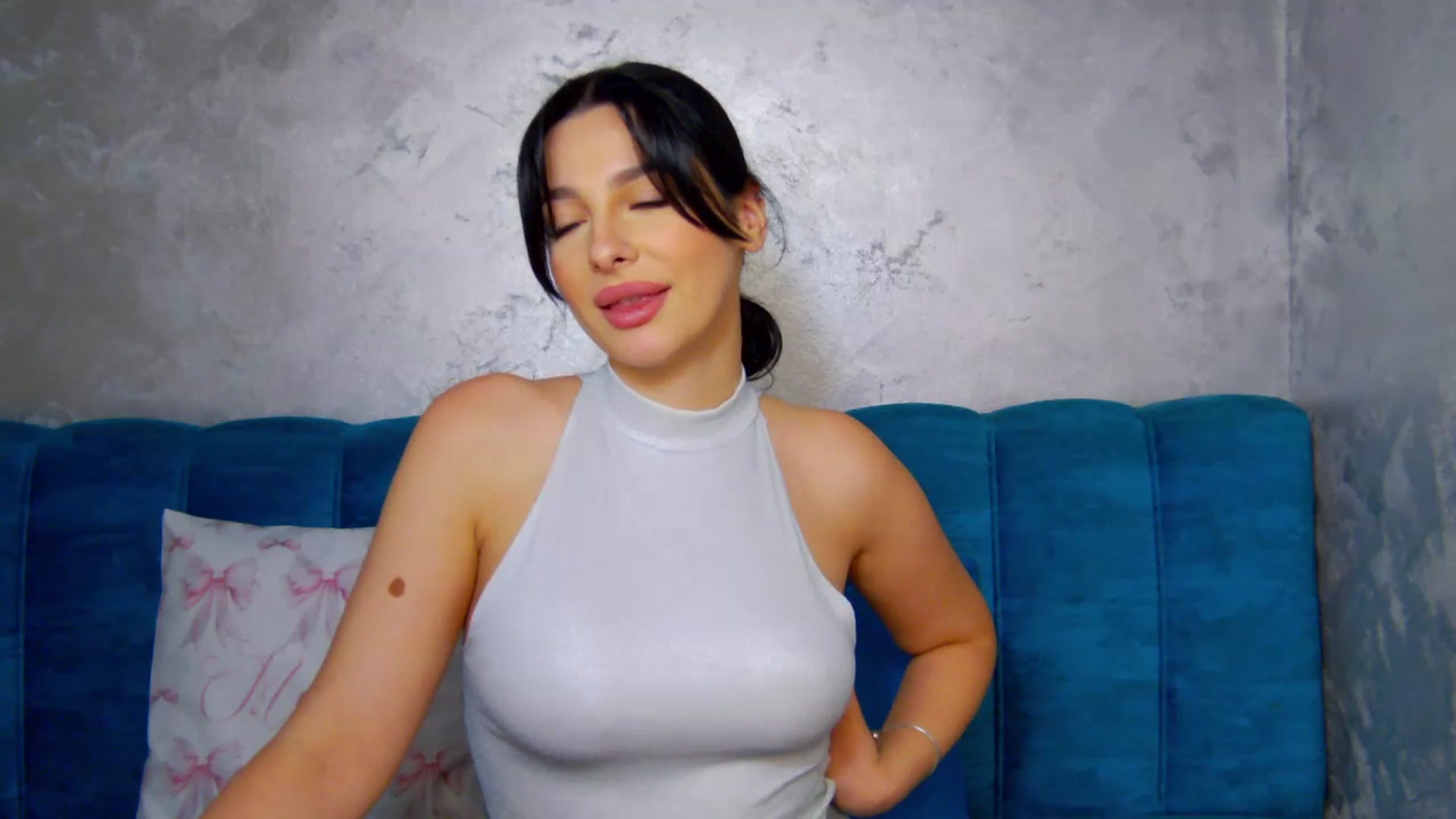 Gallery image thumbnail from SexyLittleMe's myfreecams stream on, 04/02/2025, 17:09 image 4 of 20