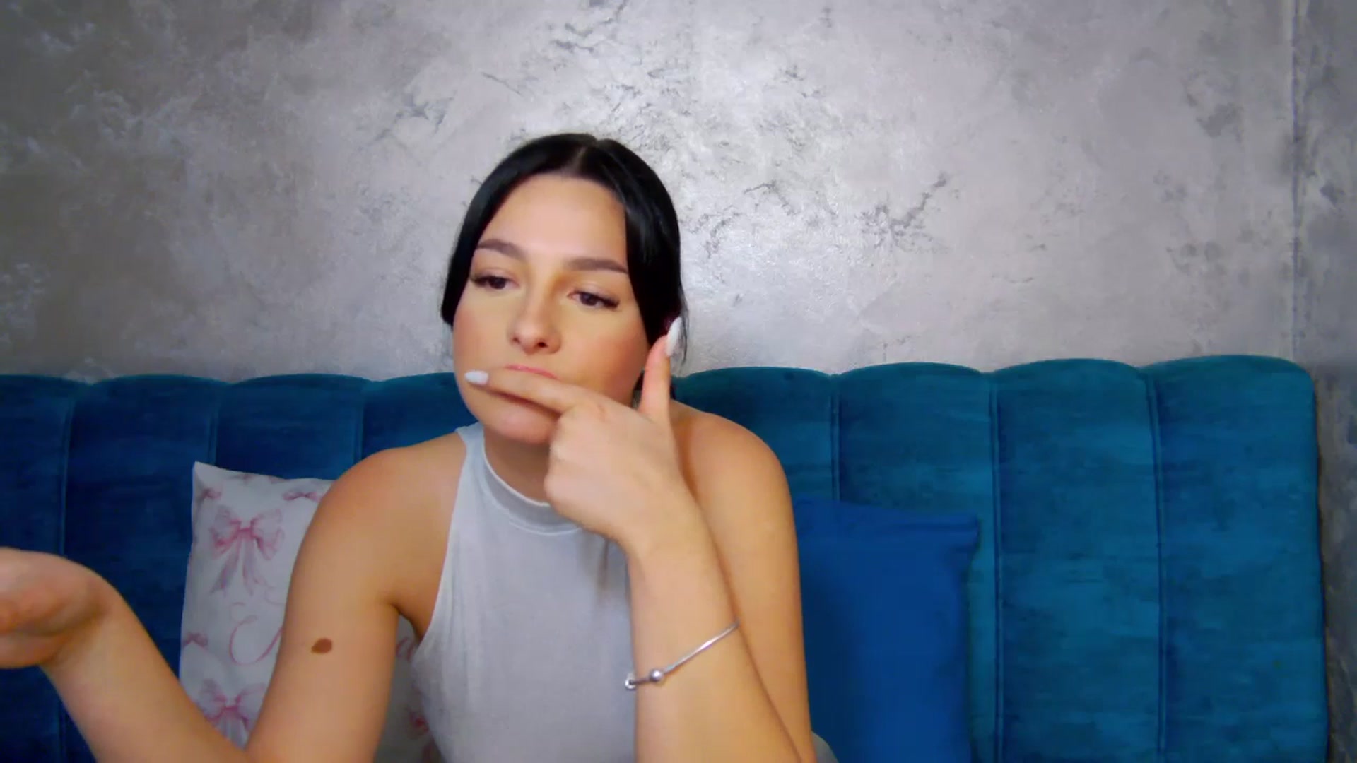 Gallery image thumbnail from SexyLittleMe's myfreecams stream on, 04/02/2025, 19:01 image 3 of 20