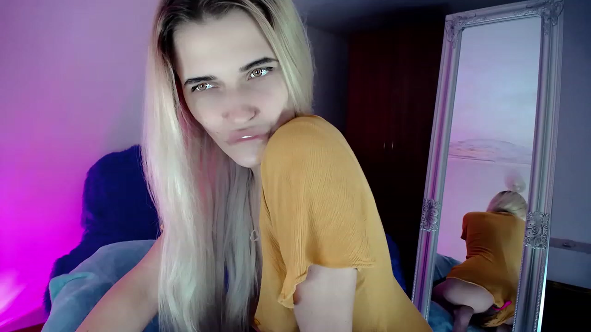 Gallery image thumbnail from SexyMilfa's myfreecams stream on, 11/15/2022, 24:13 image 17 of 20