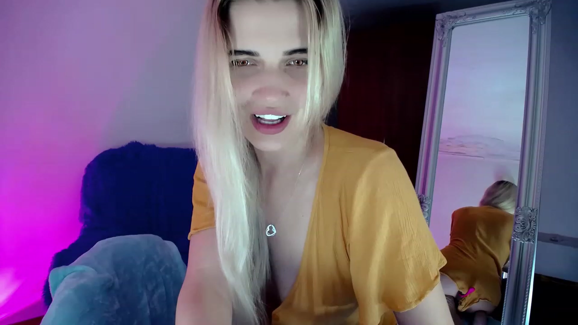 Gallery image thumbnail from SexyMilfa's myfreecams stream on, 11/15/2022, 24:13 image 18 of 20
