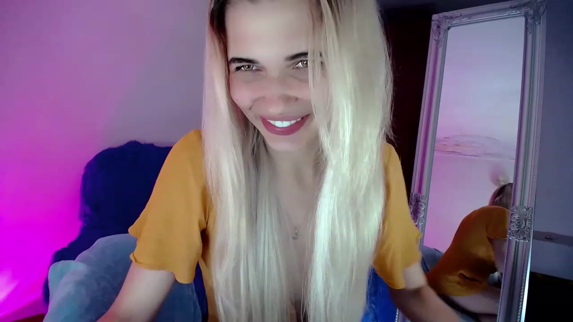 Gallery image thumbnail from SexyMilfa's myfreecams stream on, 11/15/2022, 24:13 image 15 of 20