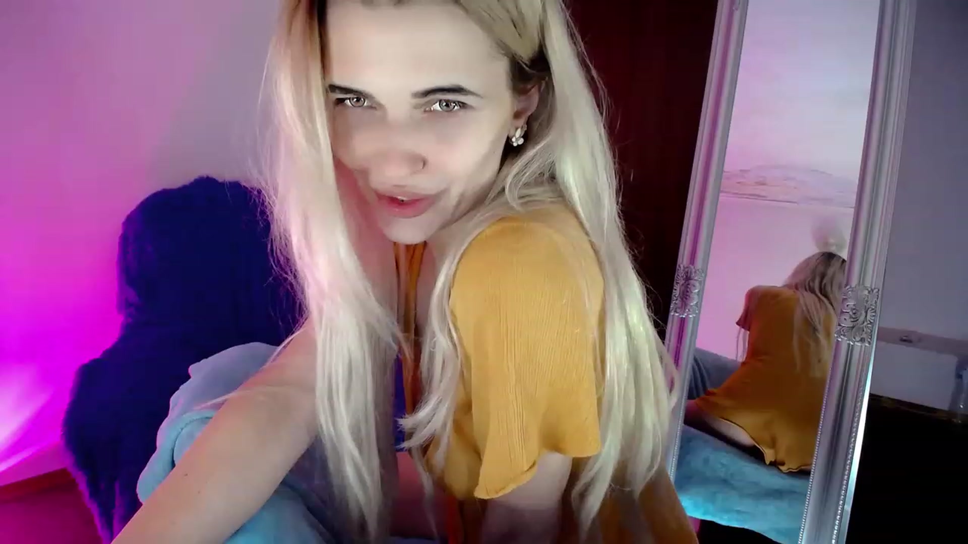 Gallery image thumbnail from SexyMilfa's myfreecams stream on, 11/15/2022, 24:13 image 2 of 20